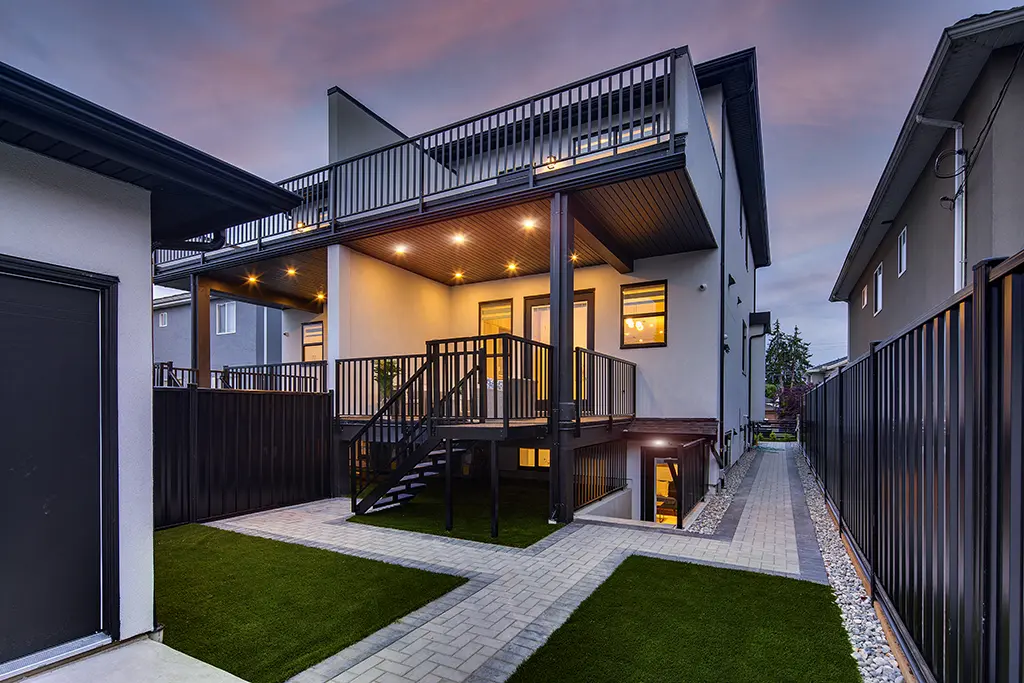Residence I landscaped rear courtyard