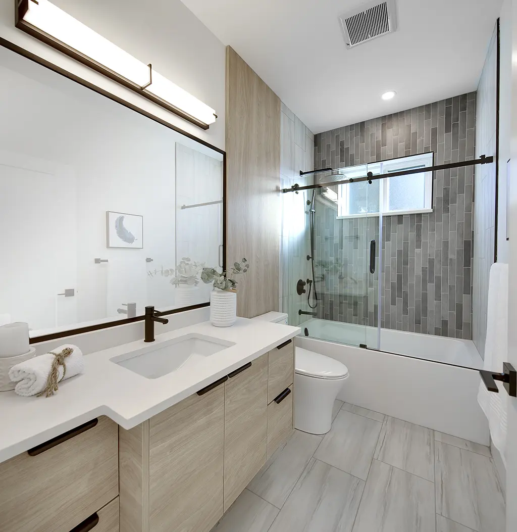 Residence II secondary bathroom